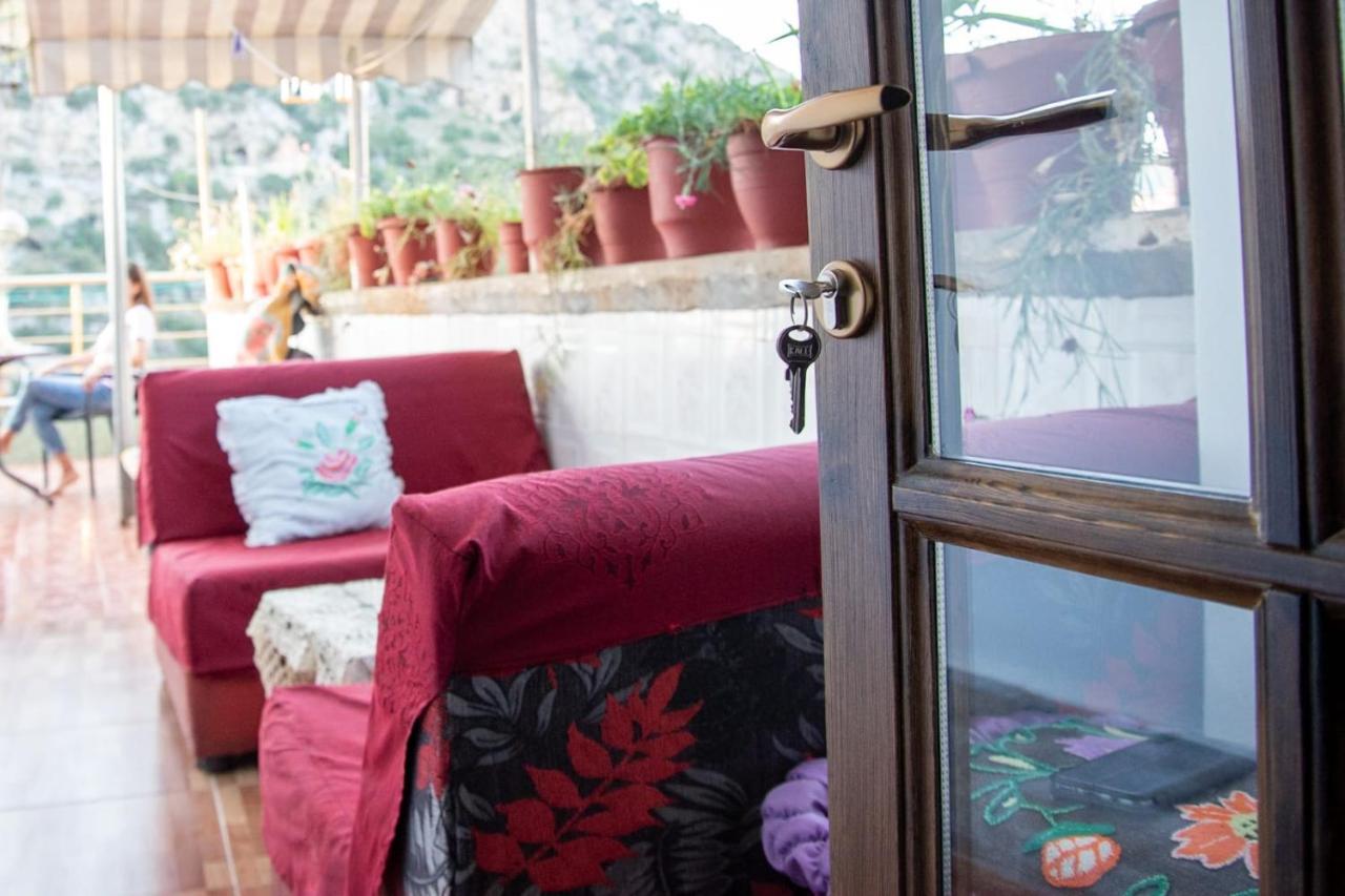 Guesthouse Belle View ベラト エクステリア 写真